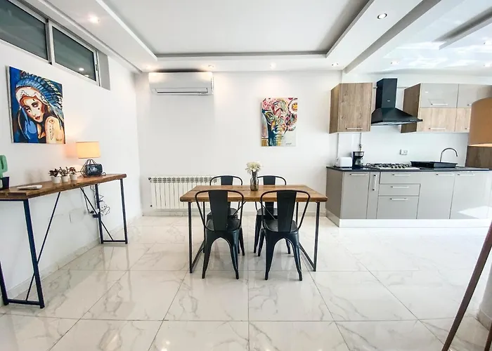 Cosy Apartment In La Marsa - 2 Bed 1 Bath