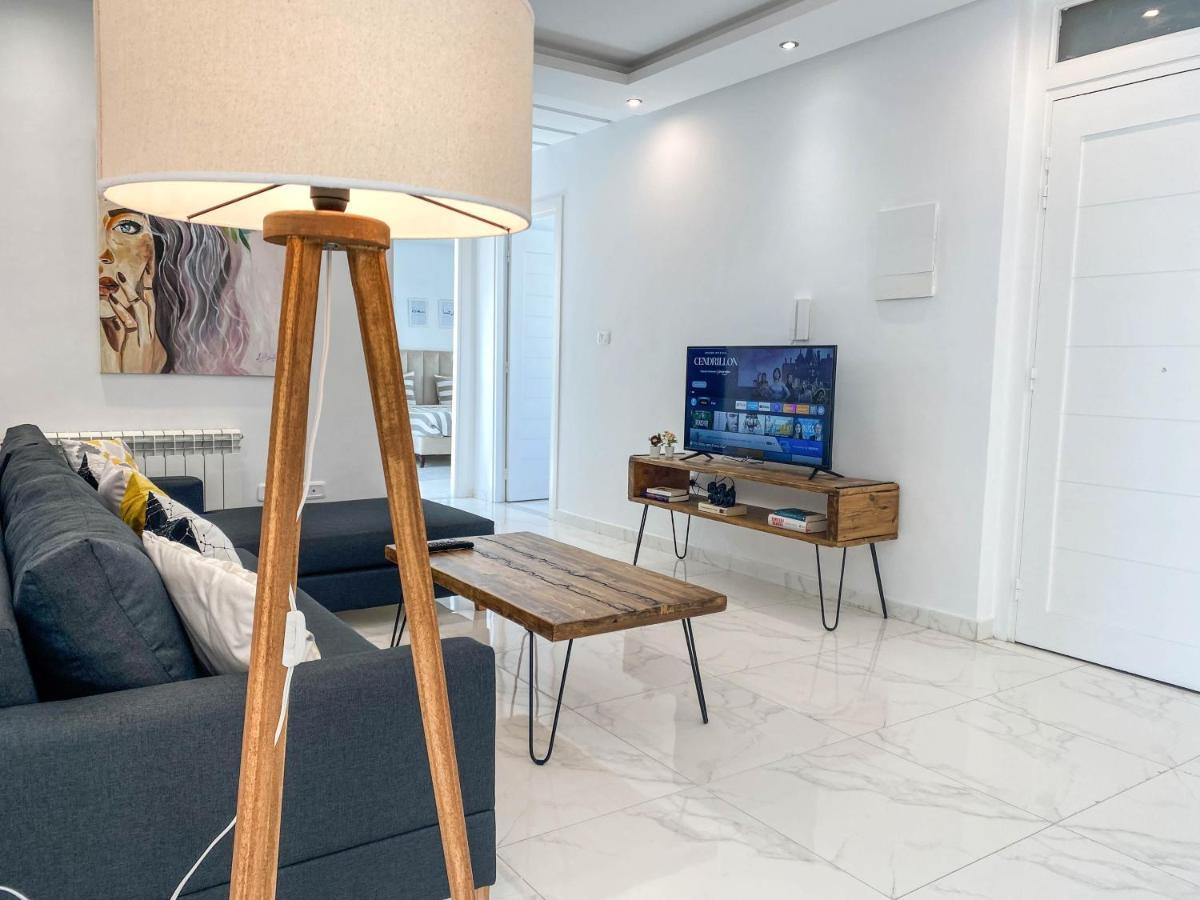 Cosy In - 2 Bed 1 Bath Apartment *