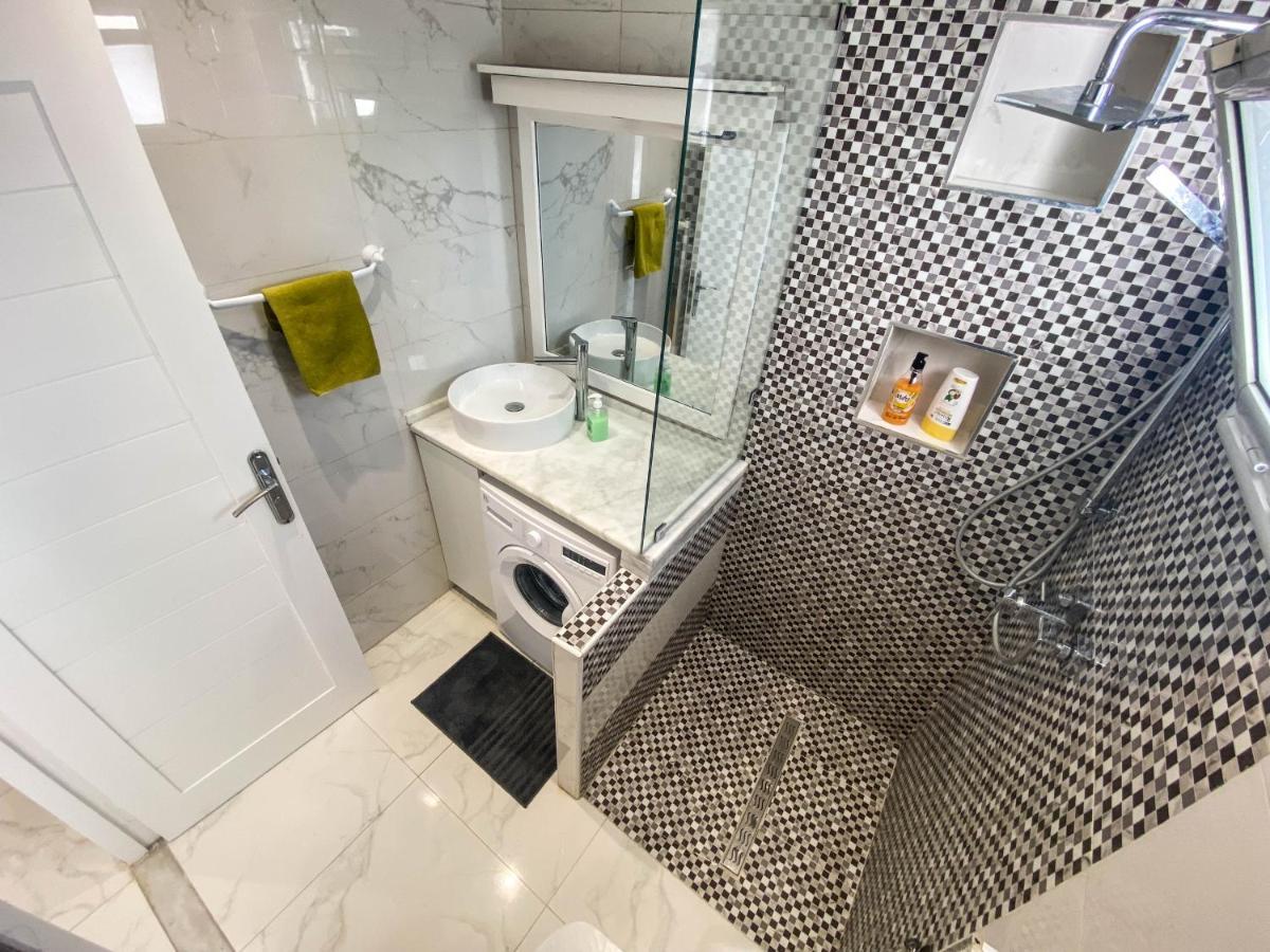 Cosy In - 2 Bed 1 Bath Apartment *